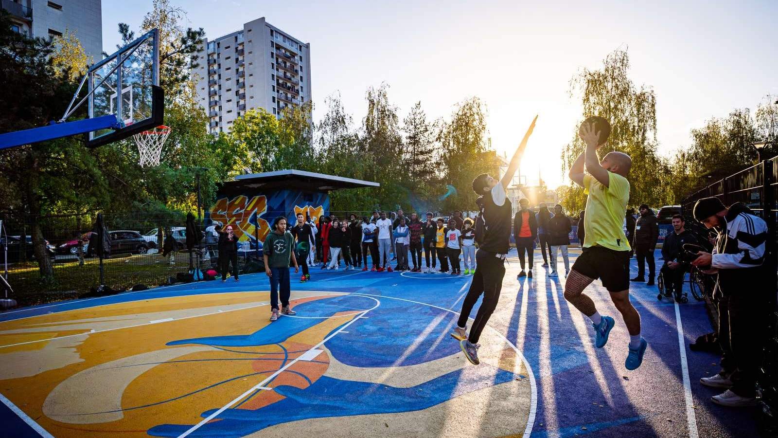 kids playing basketball